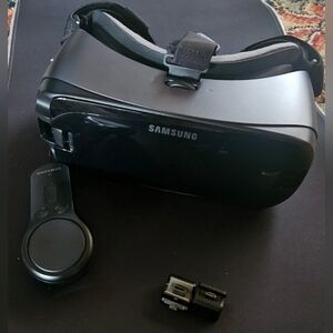 Samsung Gear VR Headset with Controller